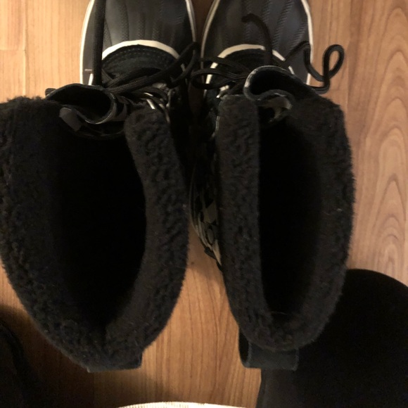 Sorel waterproof boots - Picture 7 of 8